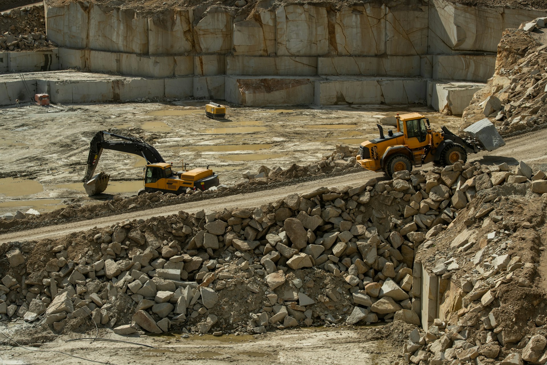 Mining Fleet Management in Quebec: Challenges and GPS Solutions